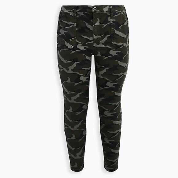 TORRID SKY HIGH SKINNY SIZE 18 CAMO TWILL PANT WITH SLIMMING COMPRESSION POCKETS - Picture 5 of 8